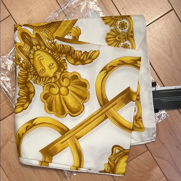 Versace White and Gold Scarf 34”x34” - Picture 3 of 8